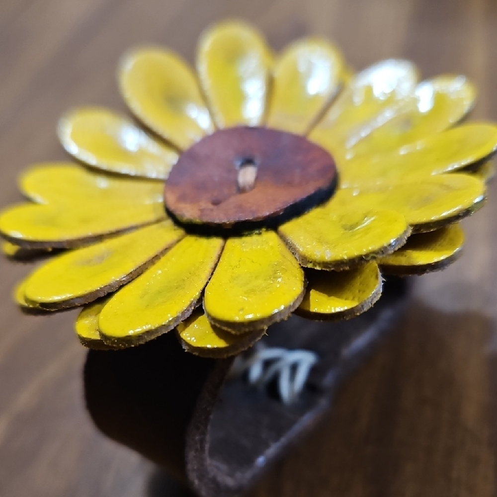 Hand Crafted Flower Genuine Leather Dog Collar Charm NEW - Picture 3 of 14